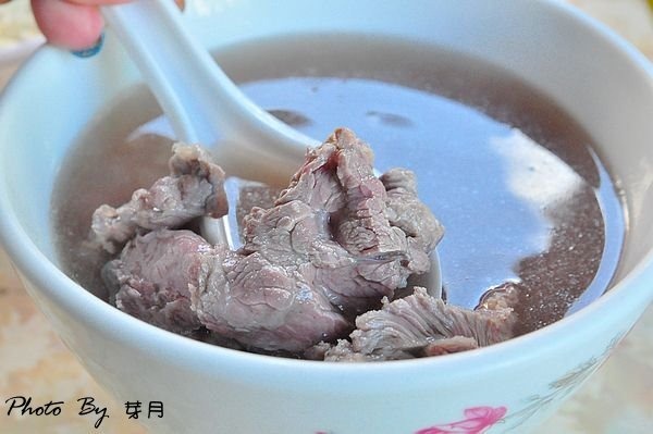 台南美食長榮牛肉牛腩湯肉燥飯早餐