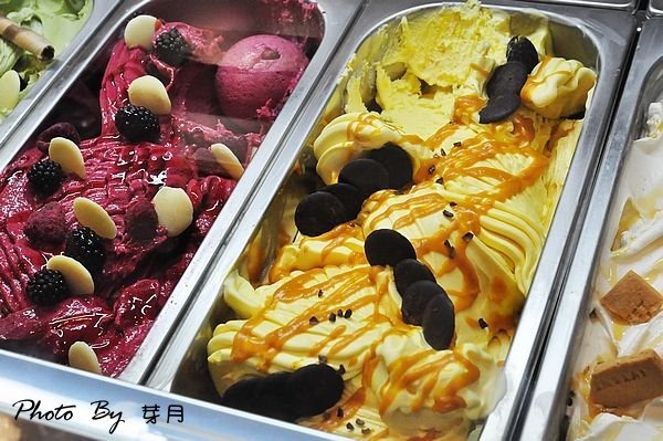 中壢火車站米多甜義式冰淇淋純生霜淇淋好吃推薦