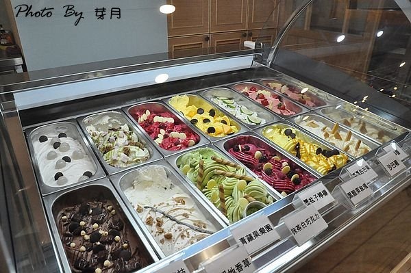 中壢火車站米多甜義式冰淇淋純生霜淇淋好吃推薦