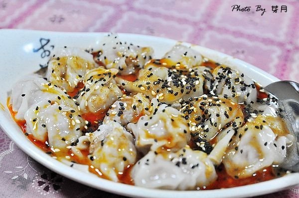 龍潭菜市場美食無名肉羹湯餛飩乾麵紅油抄手在地人推薦
