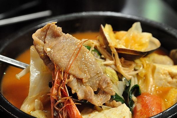 平鎮美食南豐路韓國館豆腐鍋海鮮煎餅鍋盤烤肉石頭鍋拌飯