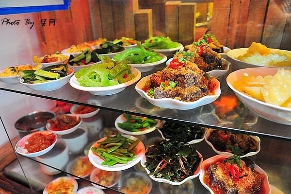 宜蘭市美食西後街金澤魯肉飯爌肉飯10元小菜鮮鯛魚食尚玩家