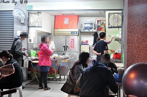 台南中西區美食府前路無名陽春麵紅油抄手食尚玩家宵夜滷味排隊小吃老店