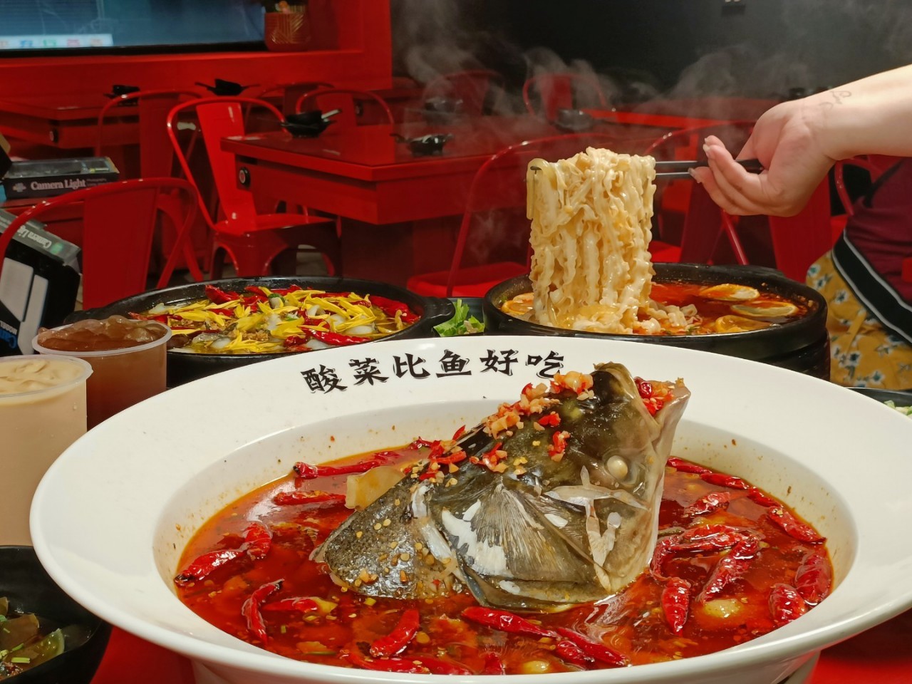 最新推播訊息：廣州第一名酸菜魚在中壢，超大魚頭鍋只有中壢有，吃個魚頭鍋還有火焰秀可以看